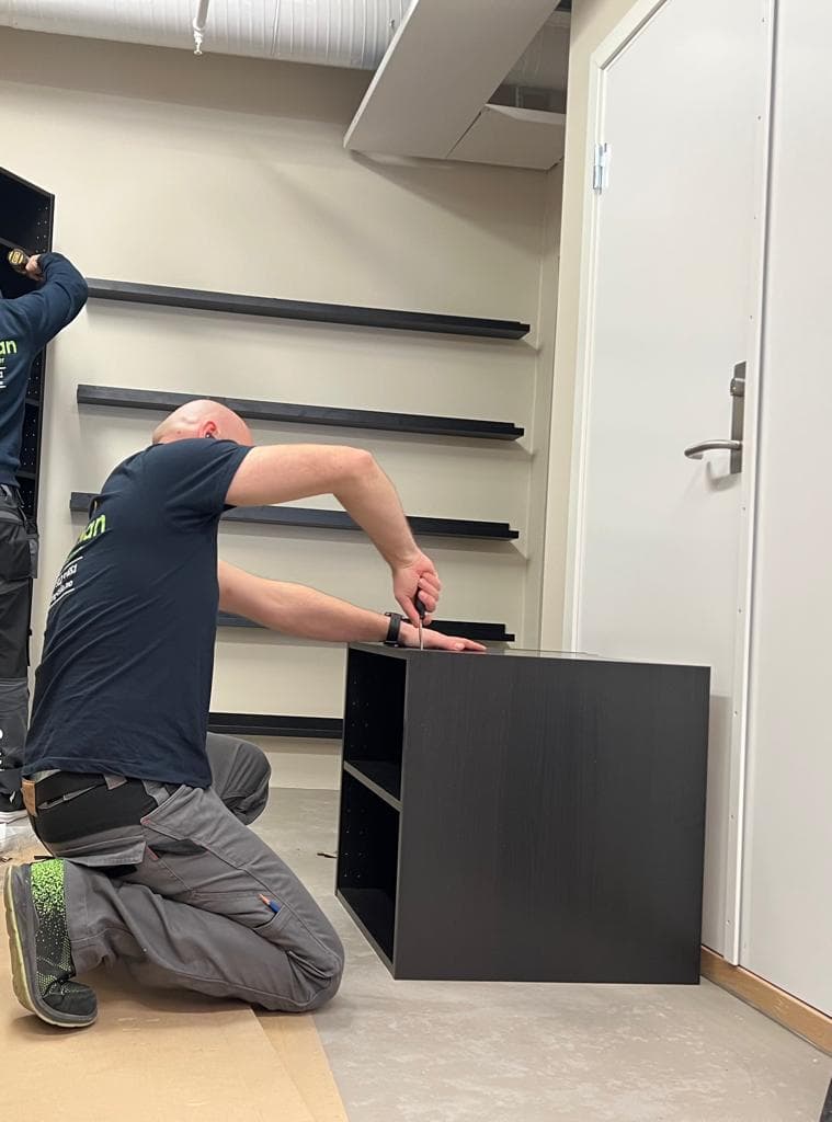 M&oslash;belmontering ski